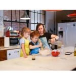 Utensilios seguros y divertidos para cocinar con niños: guía para madres conscientes